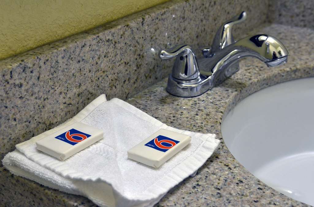 Motel 6-Modesto, Ca - Downtown Quarto foto